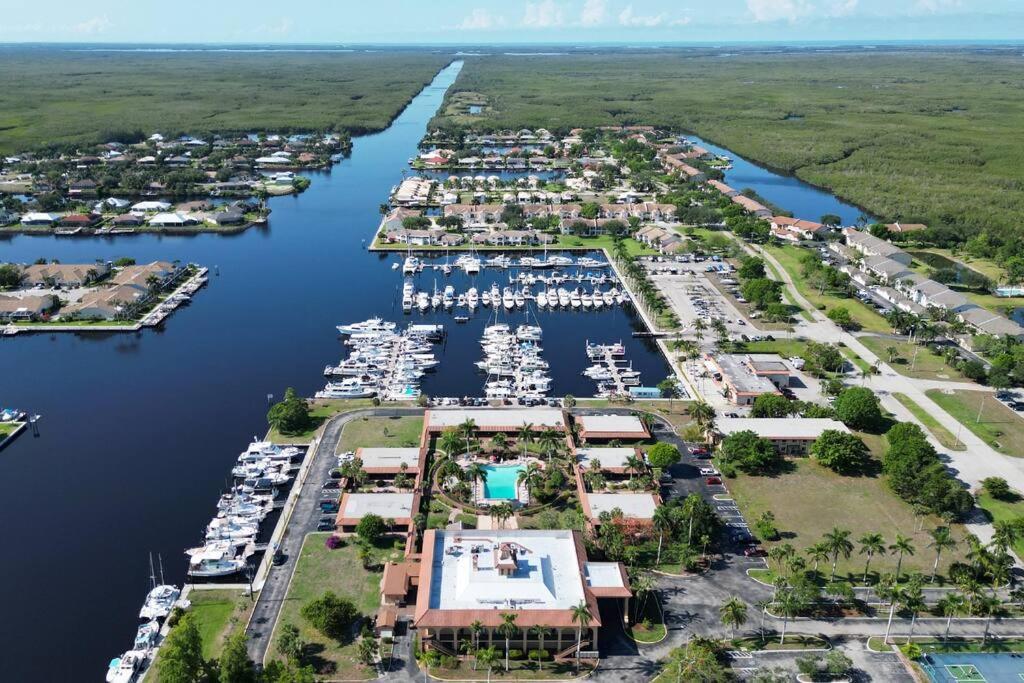 شقة Marina Getaway On The Water! North North Naples المظهر الخارجي الصورة