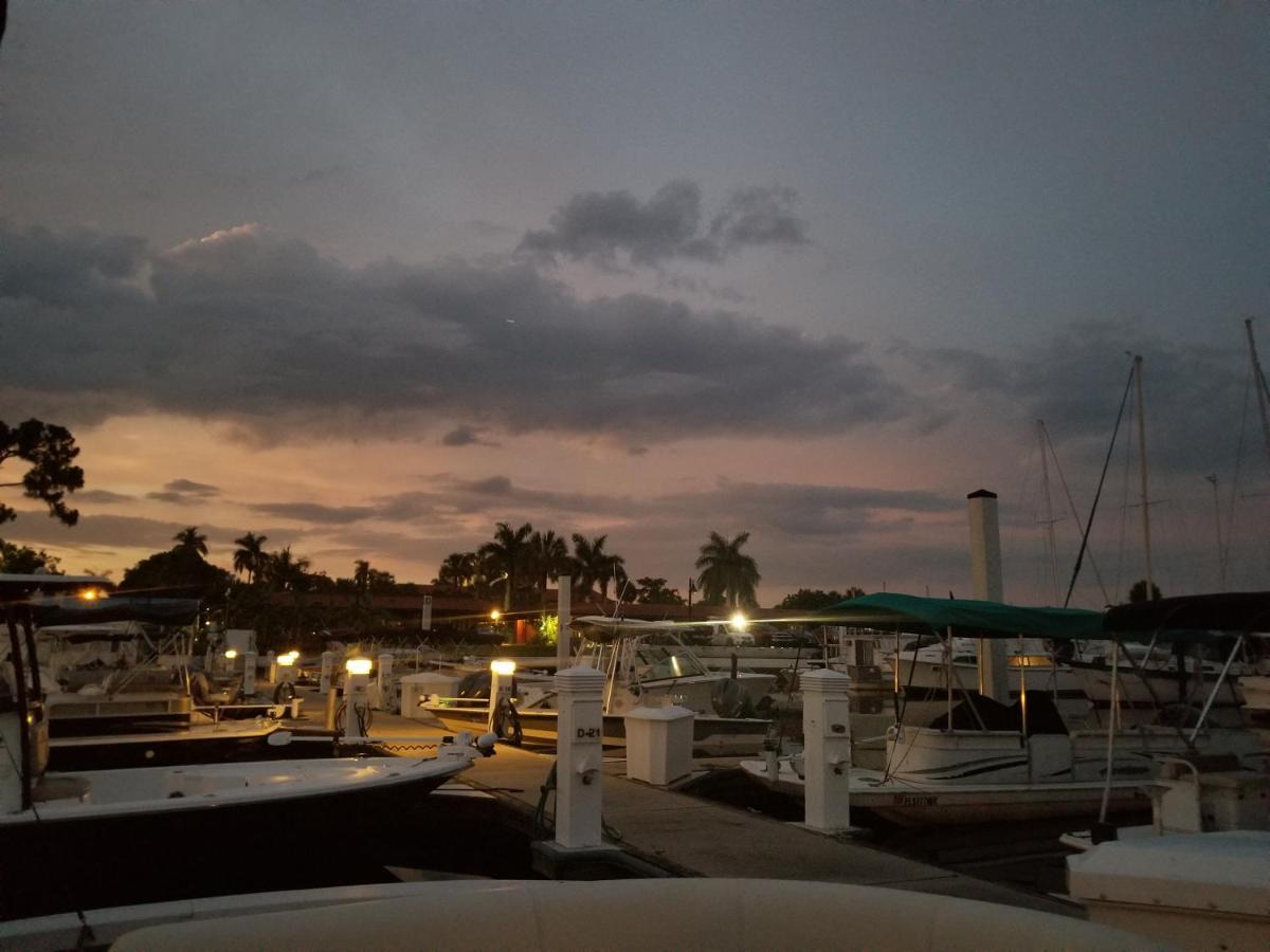 شقة Marina Getaway On The Water! North North Naples المظهر الخارجي الصورة