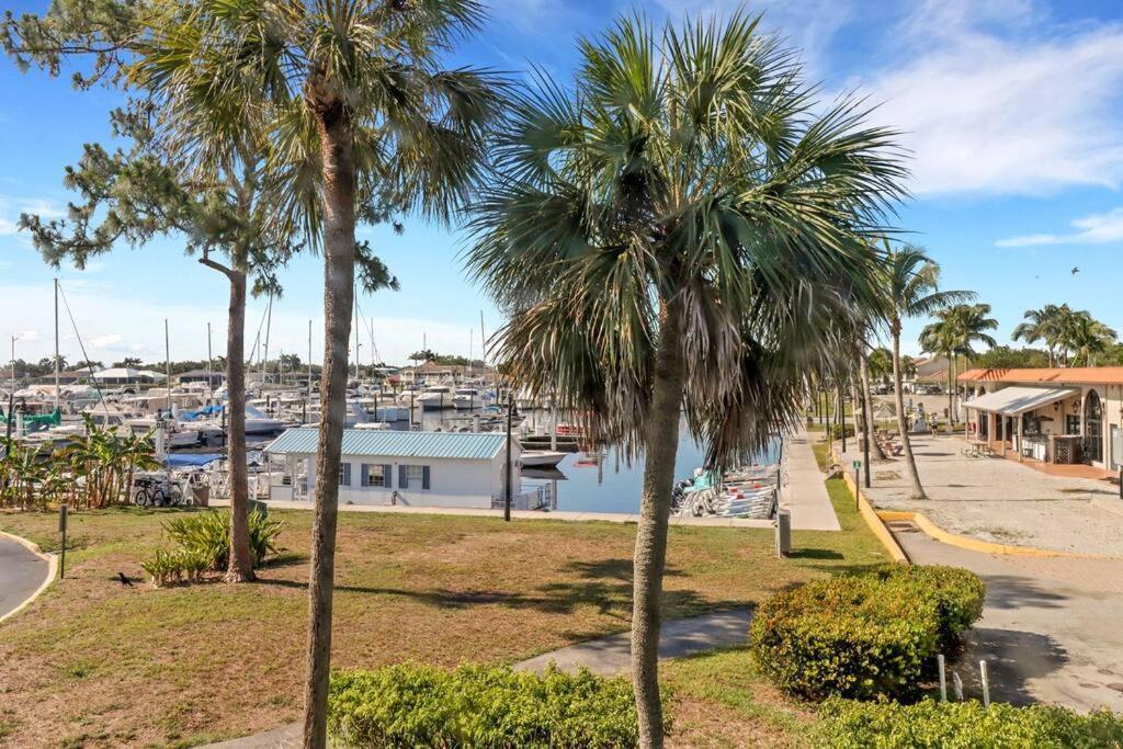 شقة Marina Getaway On The Water! North North Naples المظهر الخارجي الصورة
